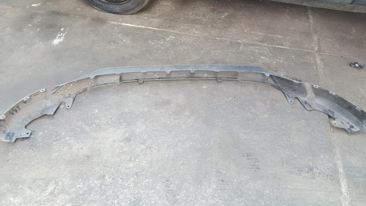 MOLDURA INFERIOR PARACHOQUES DELANTERO  TOYOTA RAV4 2016-2018